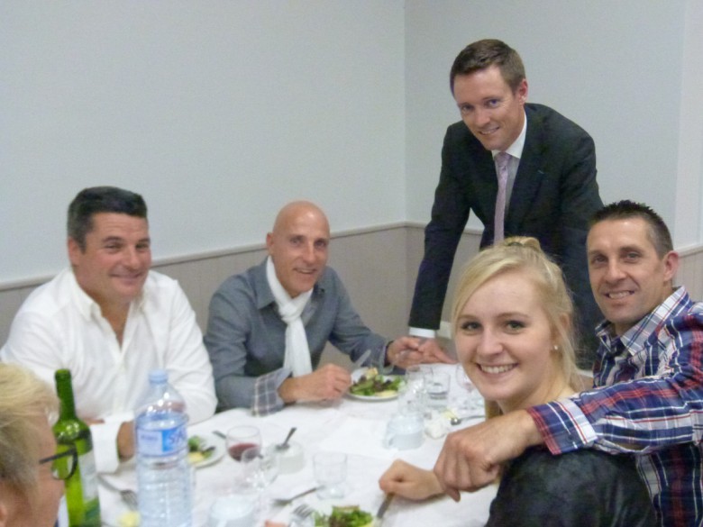La championne de France juniors route Typhaine LAURANCE en compagnie de l'animateur de la soirée Eric JEGO et de son papa Franck 